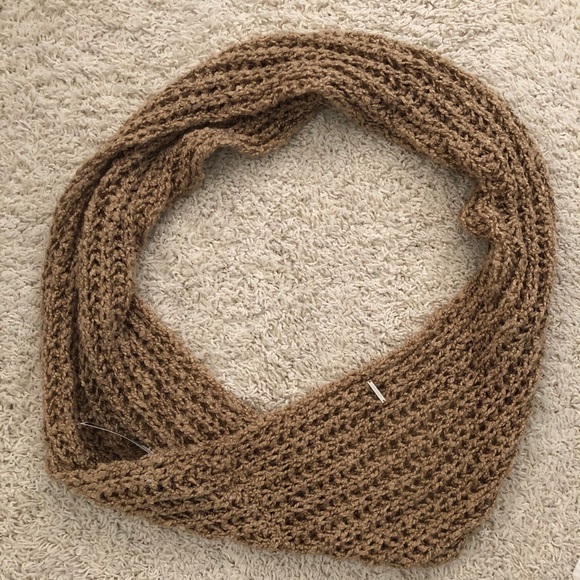 Nine West Chunky Infinity Scarf - Picture 5 of 9